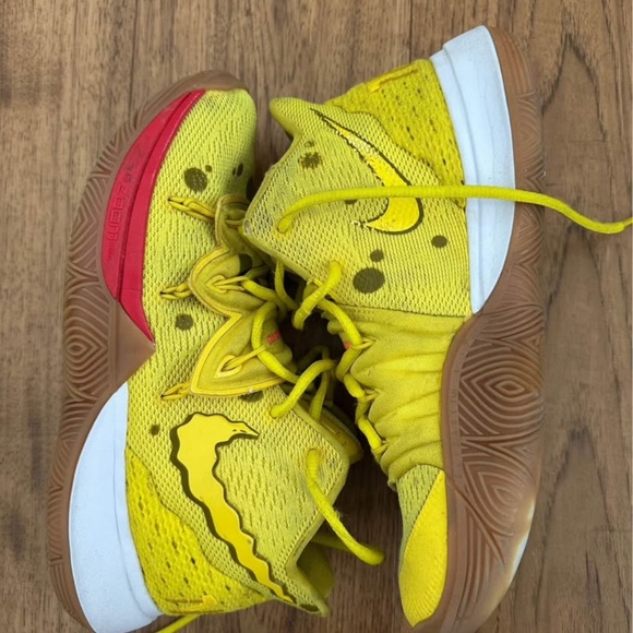 Nike Kyrie 5 Spongebob Squarepants Sneakers size 7 - Picture 3 of 8